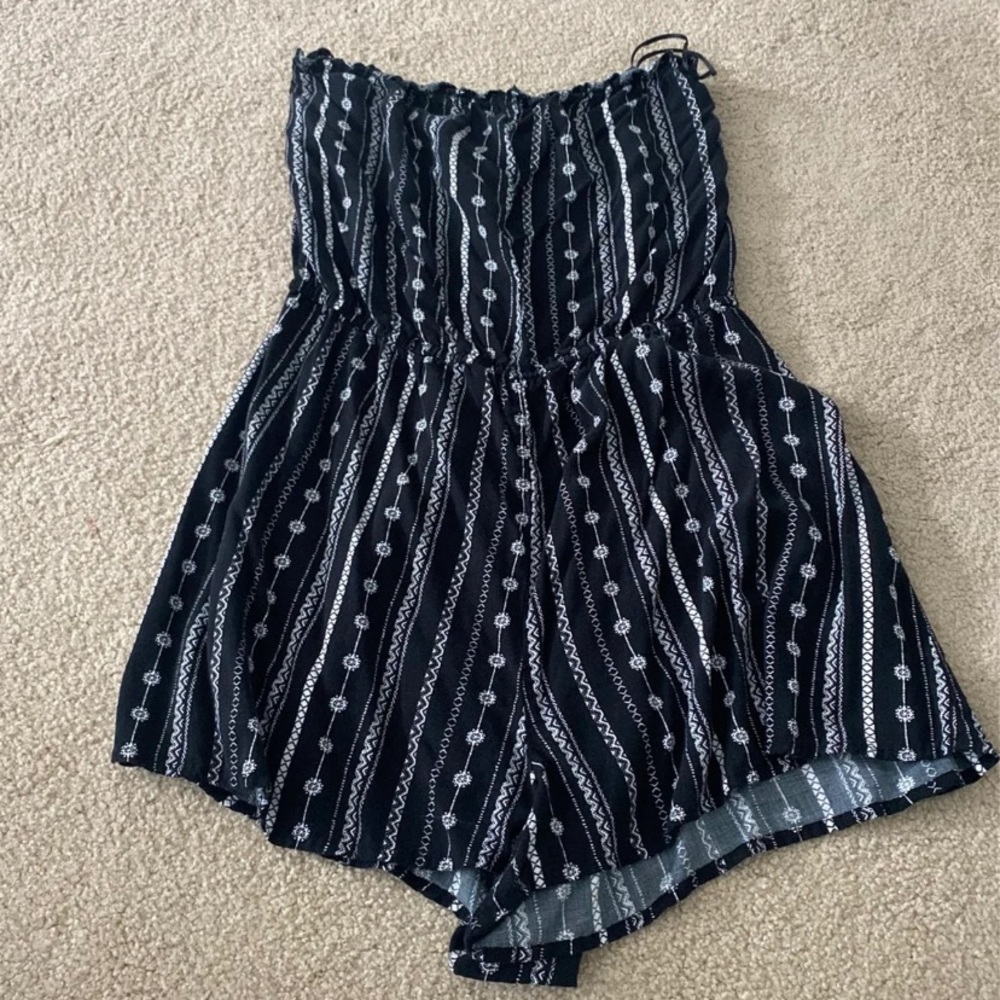 Women’s Strapless Romper -Divided
